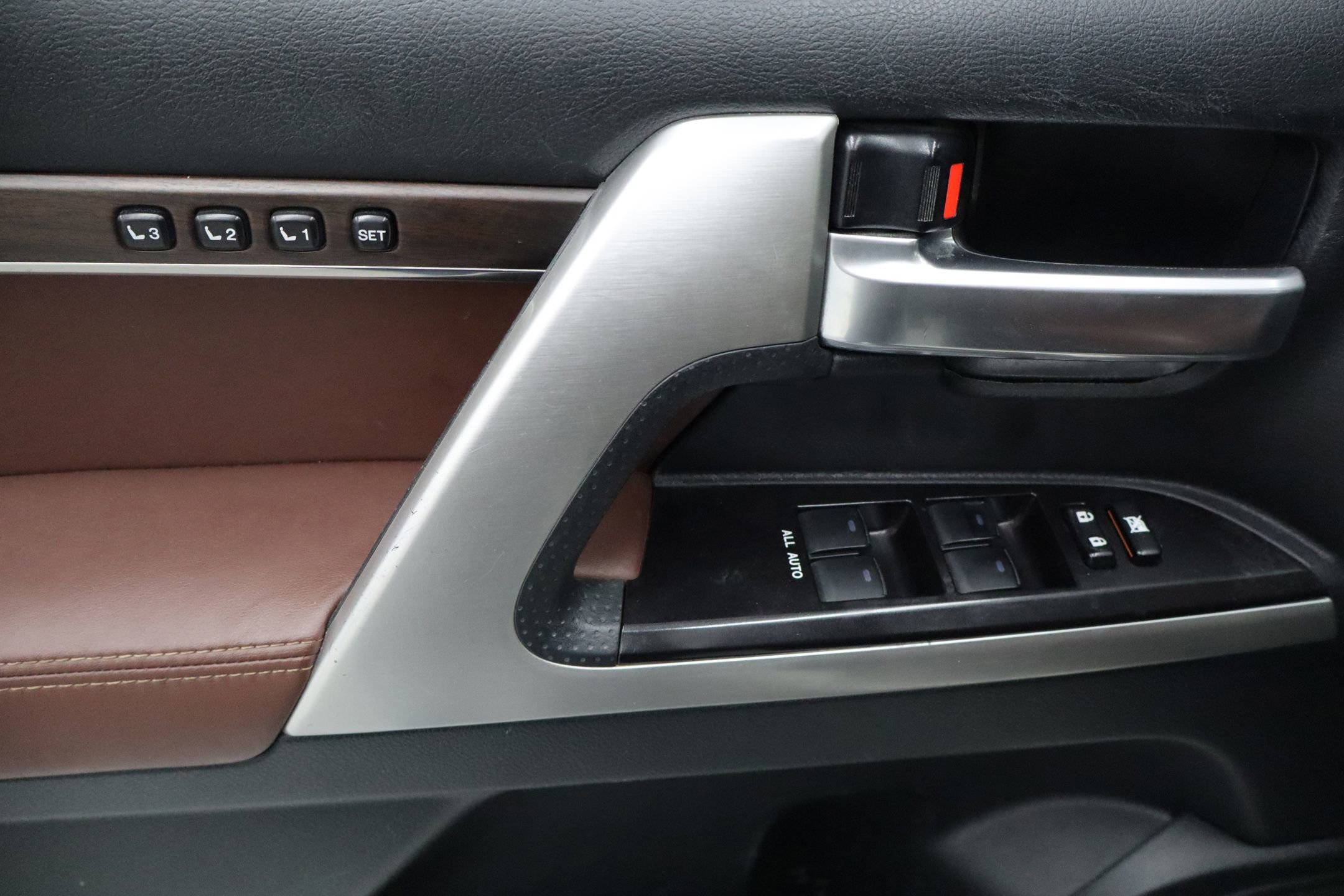 Used 2020 Toyota Land Cruiser AWD/4WD image 15