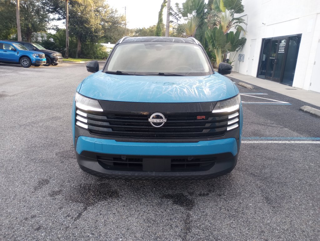 Used 2025 Nissan Kicks SR FWD image 2