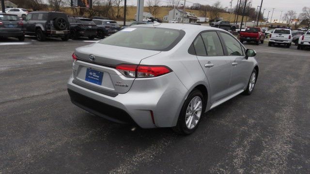 Used 2023 Toyota Corolla LE w/ LE Convenience Package image 5