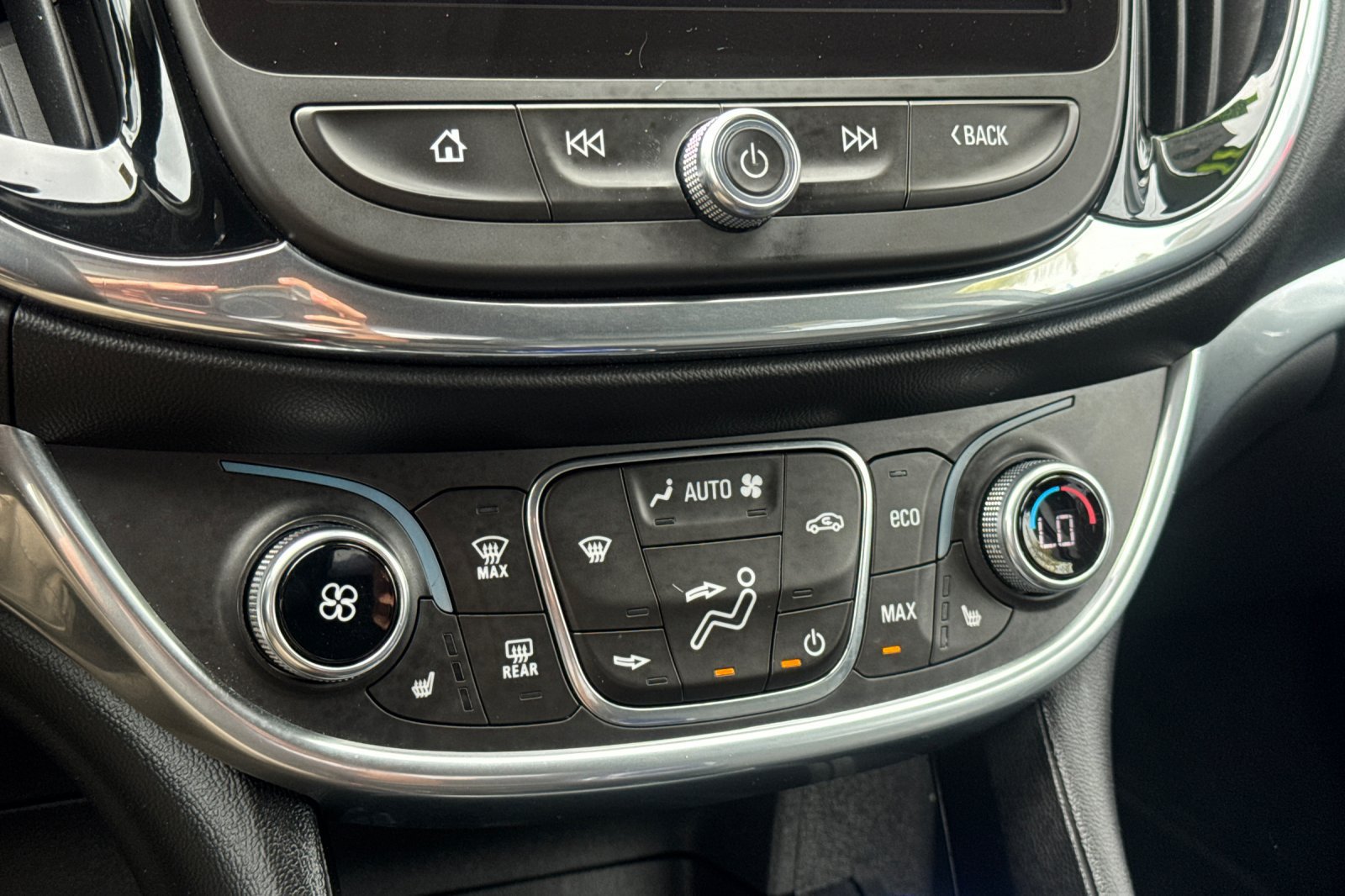 Used 2017 Chevrolet Volt Premier w/ Driver Confidence II Package FWD image 17