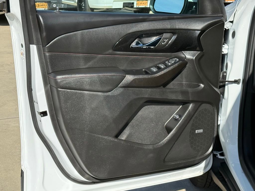 Used 2023 Chevrolet Traverse RS image 18