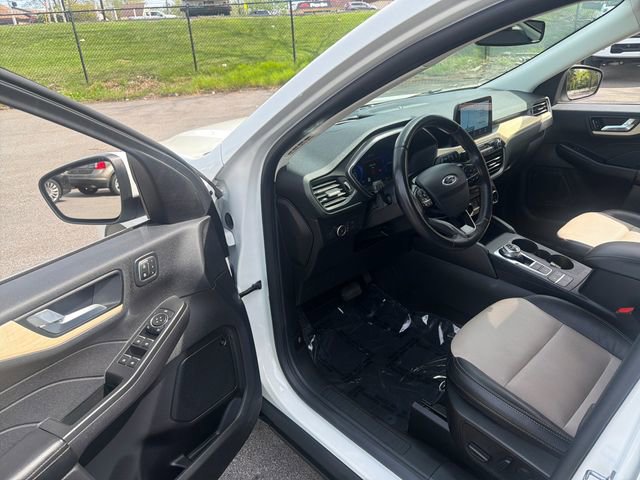 Certified 2022 Ford Escape Titanium w/ Titanium Elite Package AWD/4WD image 29