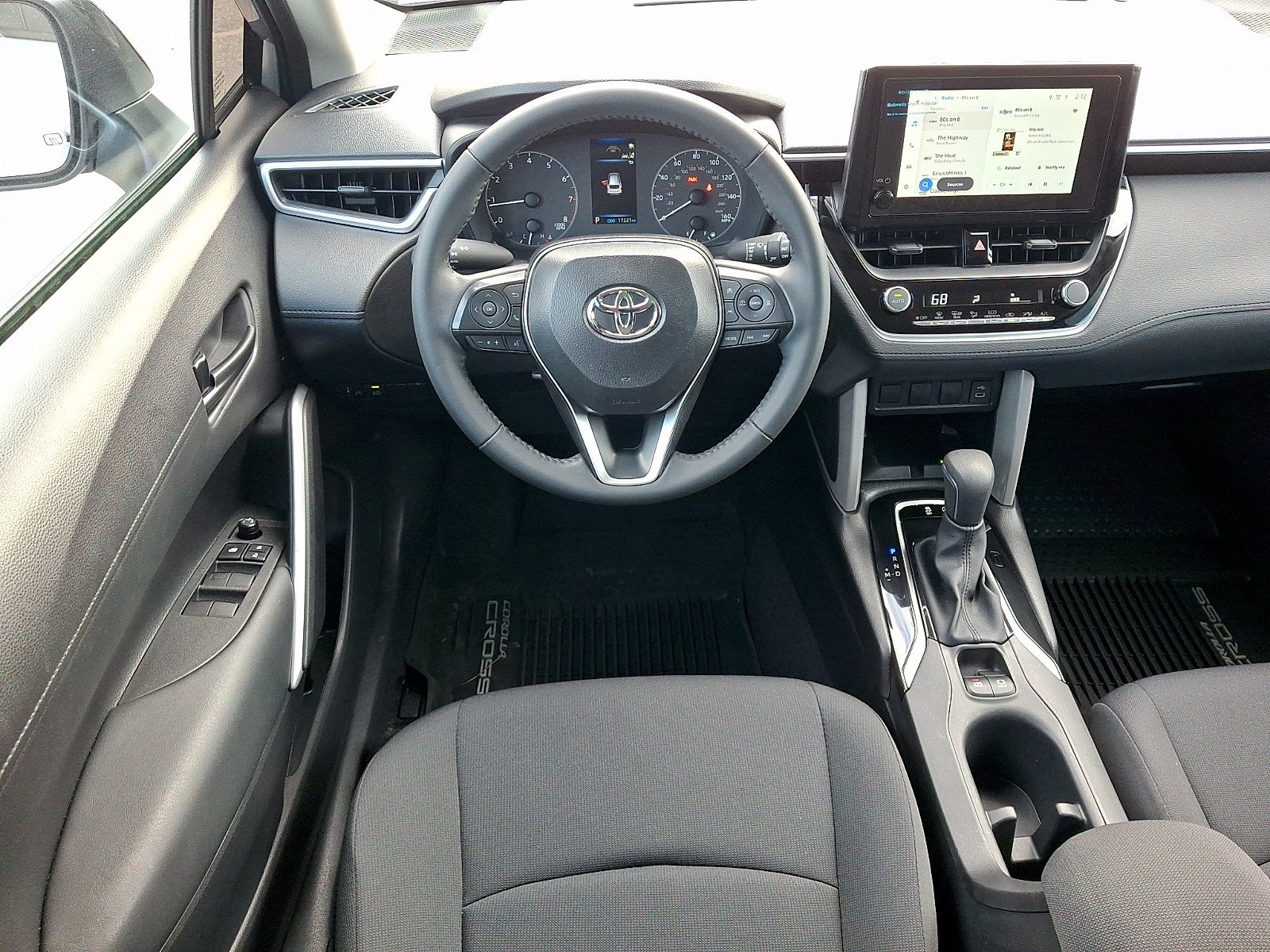 Used 2025 Toyota Corolla Cross LE FWD image 10