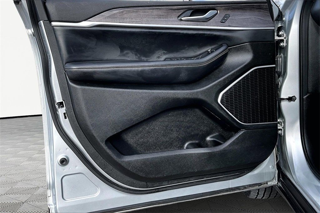 Used 2022 Jeep Grand Cherokee L Limited image 23