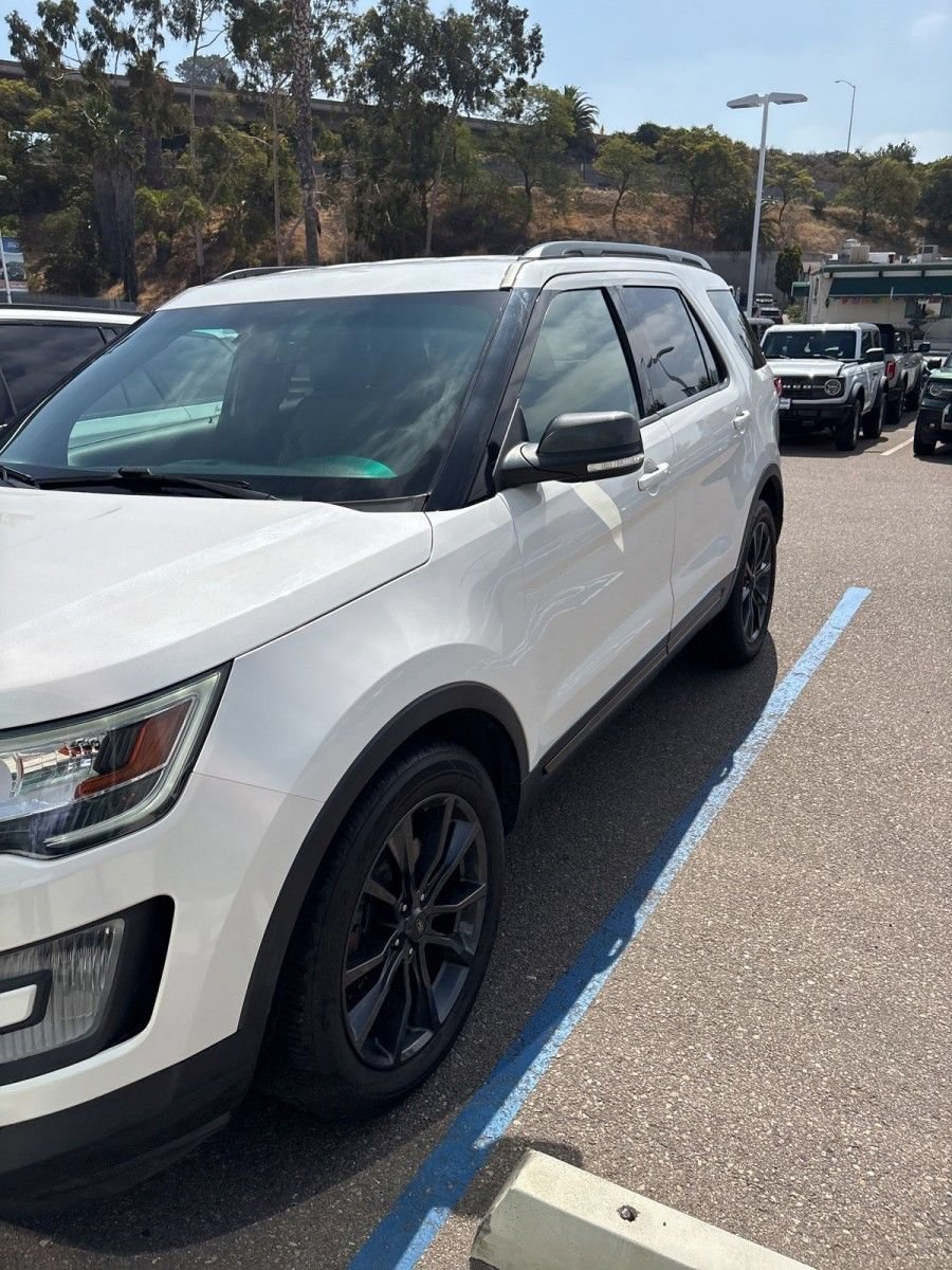 Certified 2017 Ford Explorer XLT w/ Equipment Group 202A FWD image 11