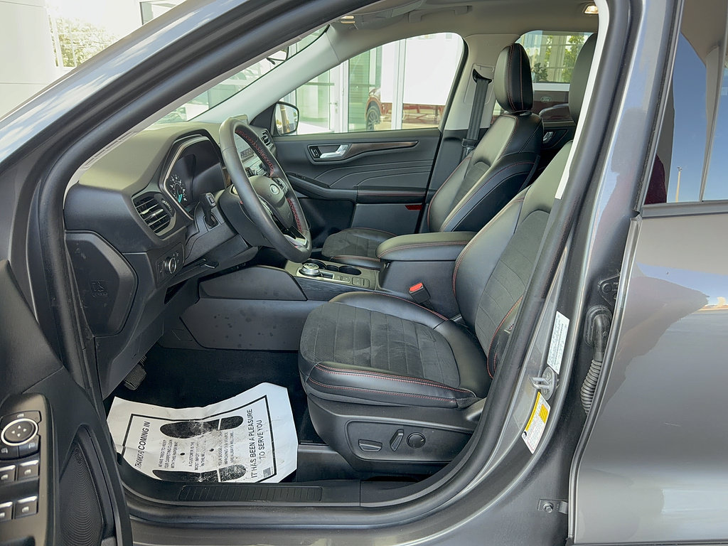 Certified 2022 Ford Escape SEL w/ SEL Stealth AWD Package image 12