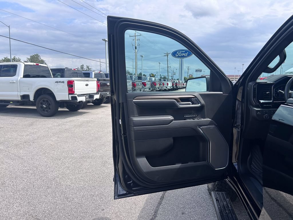 Used 2025 Chevrolet Silverado 1500 High Country w/ Midnight Edition AWD/4WD image 13