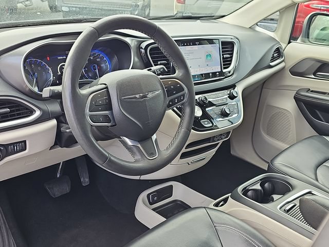 Used 2023 Chrysler Pacifica Touring-L FWD image 18
