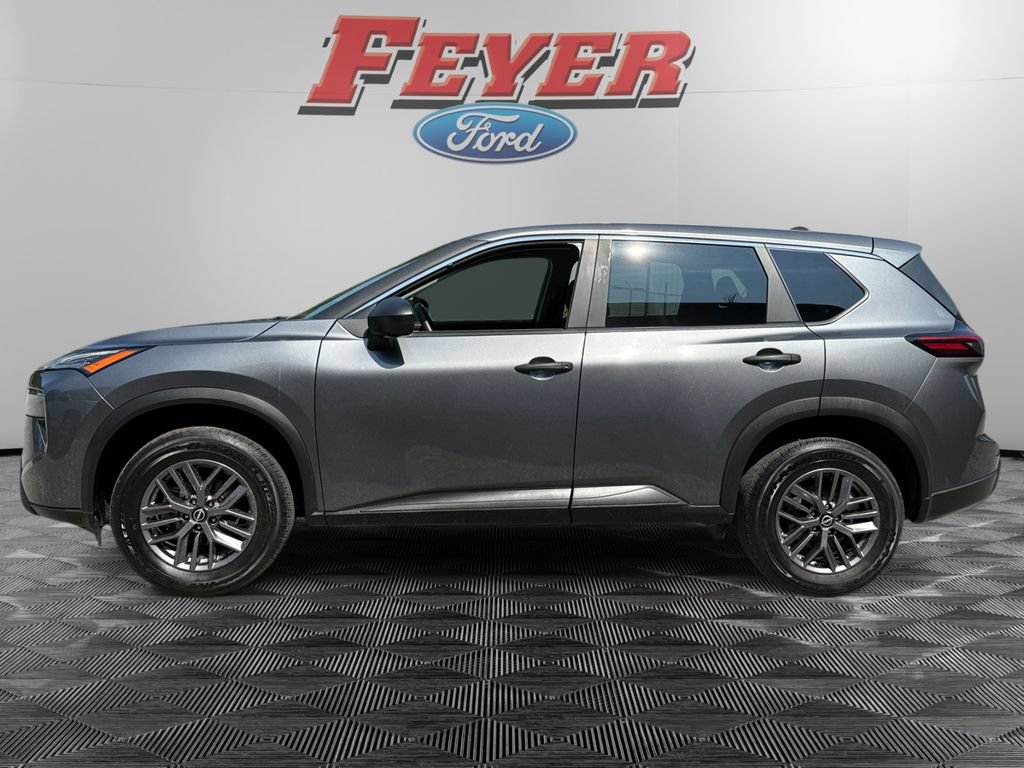 Used 2024 Nissan Rogue S FWD image 2