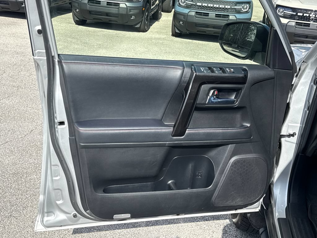 Used 2021 Toyota 4Runner Venture w/ Moonroof Package AWD/4WD image 14
