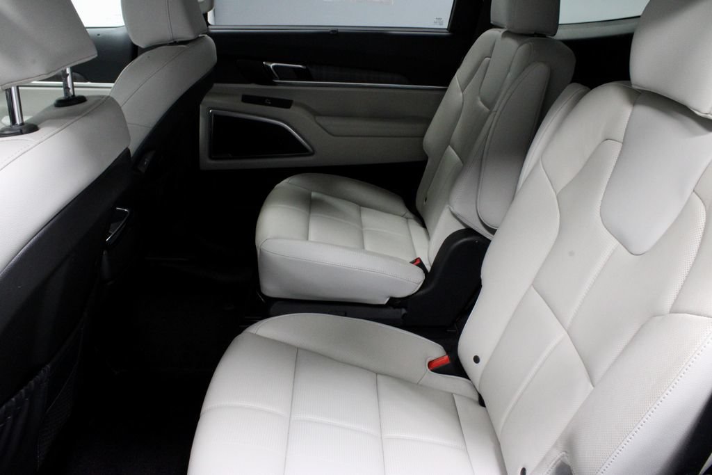 Used 2024 Kia Telluride EX w/ EX Captain's Chair Package FWD image 22