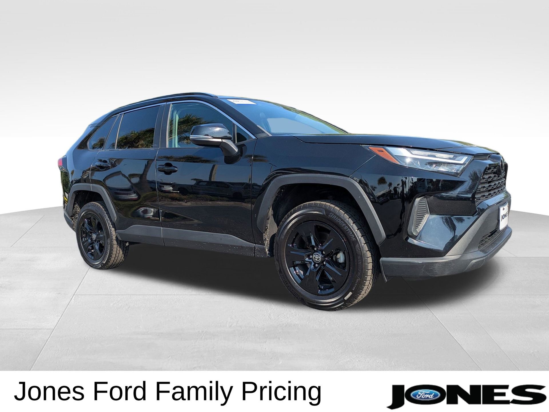 Used 2023 Toyota RAV4 XLE FWD image 3