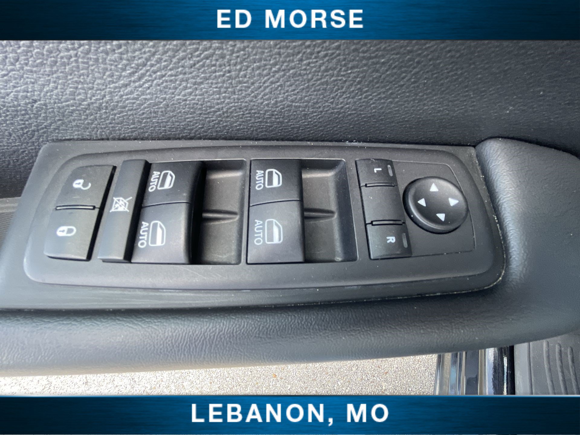 Used 2025 Chrysler Pacifica Select FWD image 21