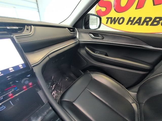 Used 2023 Jeep Grand Cherokee Limited AWD/4WD image 27