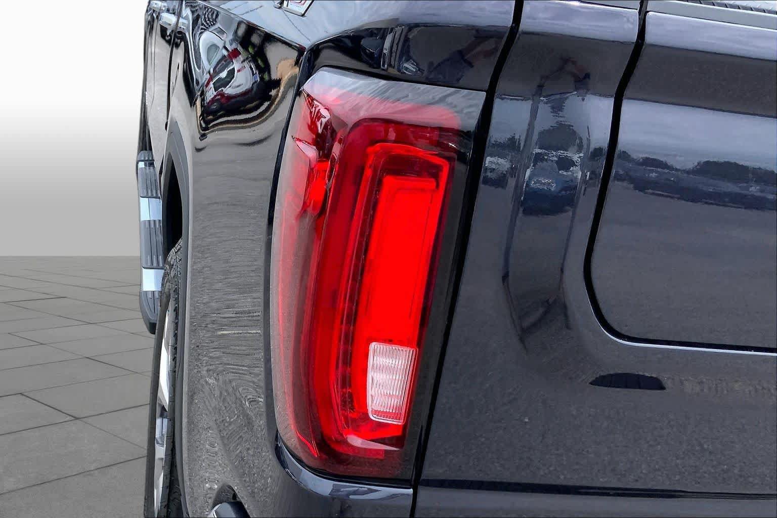 Used 2025 GMC Sierra 1500 SLT w/ SLT Premium Plus Package AWD/4WD image 28