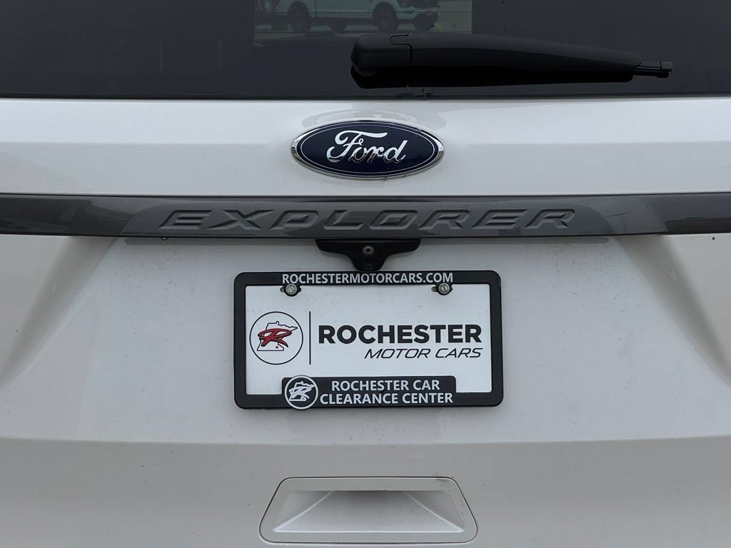 Certified 2017 Ford Explorer XLT w/ Equipment Group 202A AWD/4WD image 47