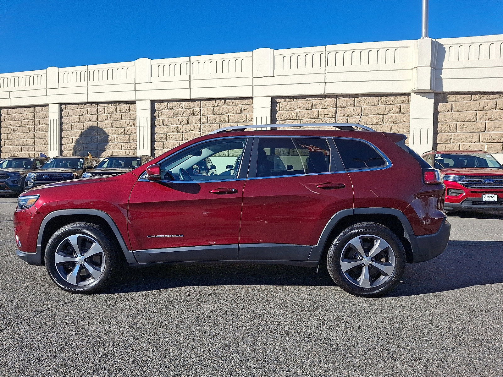 Used 2019 Jeep Cherokee Limited image 5