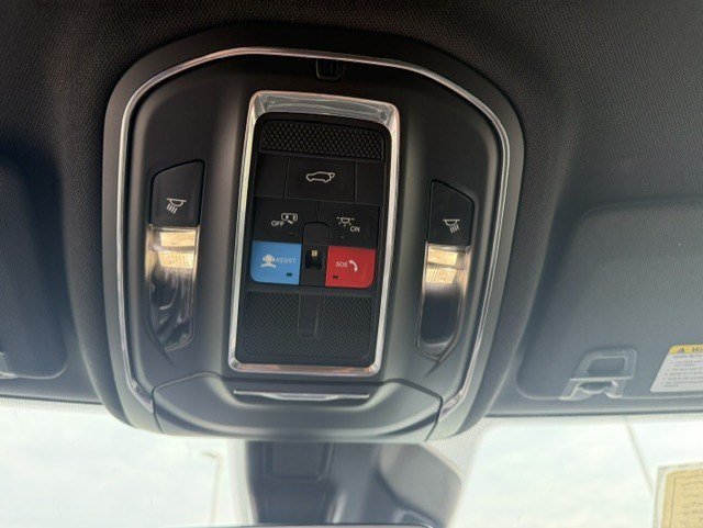 Used 2025 Jeep Grand Cherokee L Limited AWD/4WD image 19