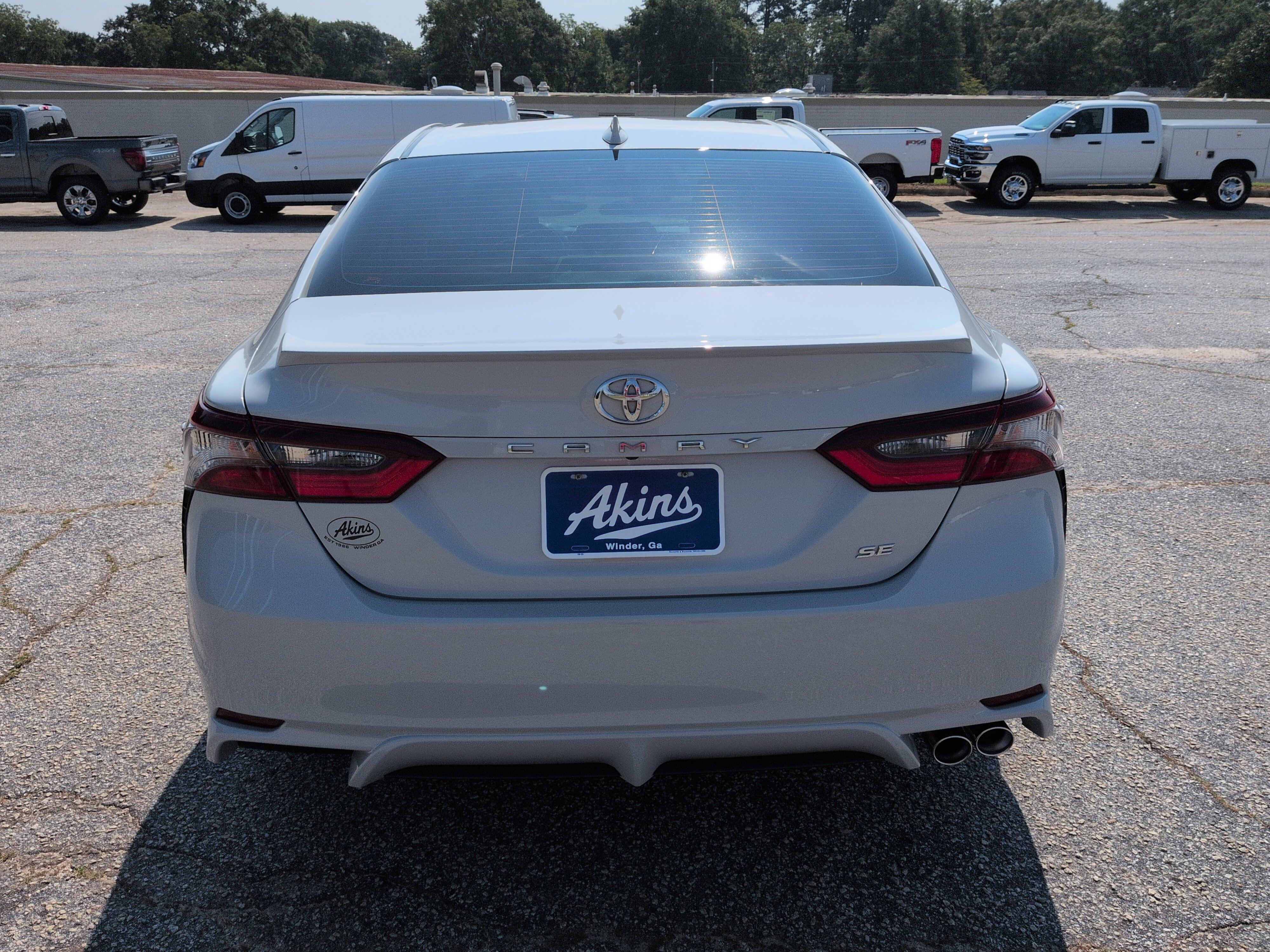 Used 2023 Toyota Camry SE FWD image 4