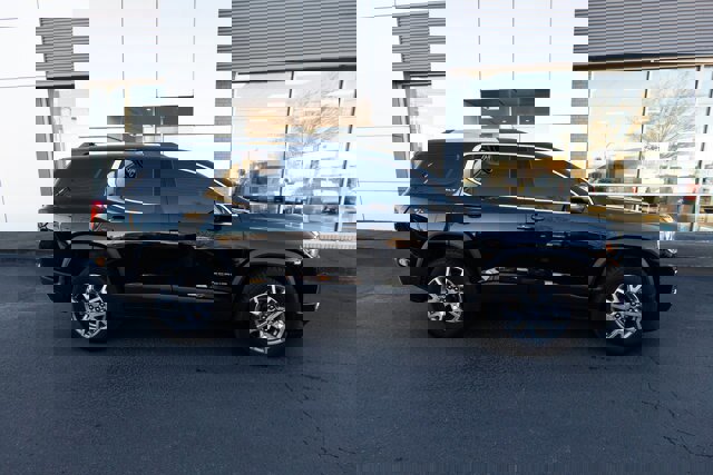 Used 2021 GMC Acadia SLT w/ Preferred Package image 5