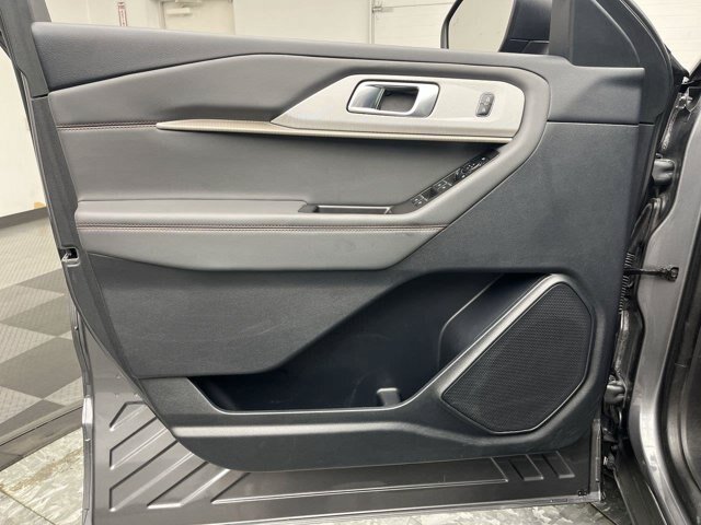 Certified 2025 Ford Explorer Active AWD/4WD image 7