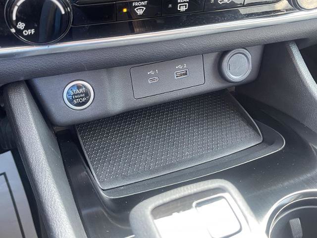 Used 2023 Nissan Rogue S image 34