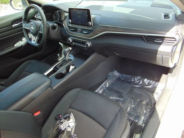 Used 2025 Nissan Altima 2.5 SV FWD image 25