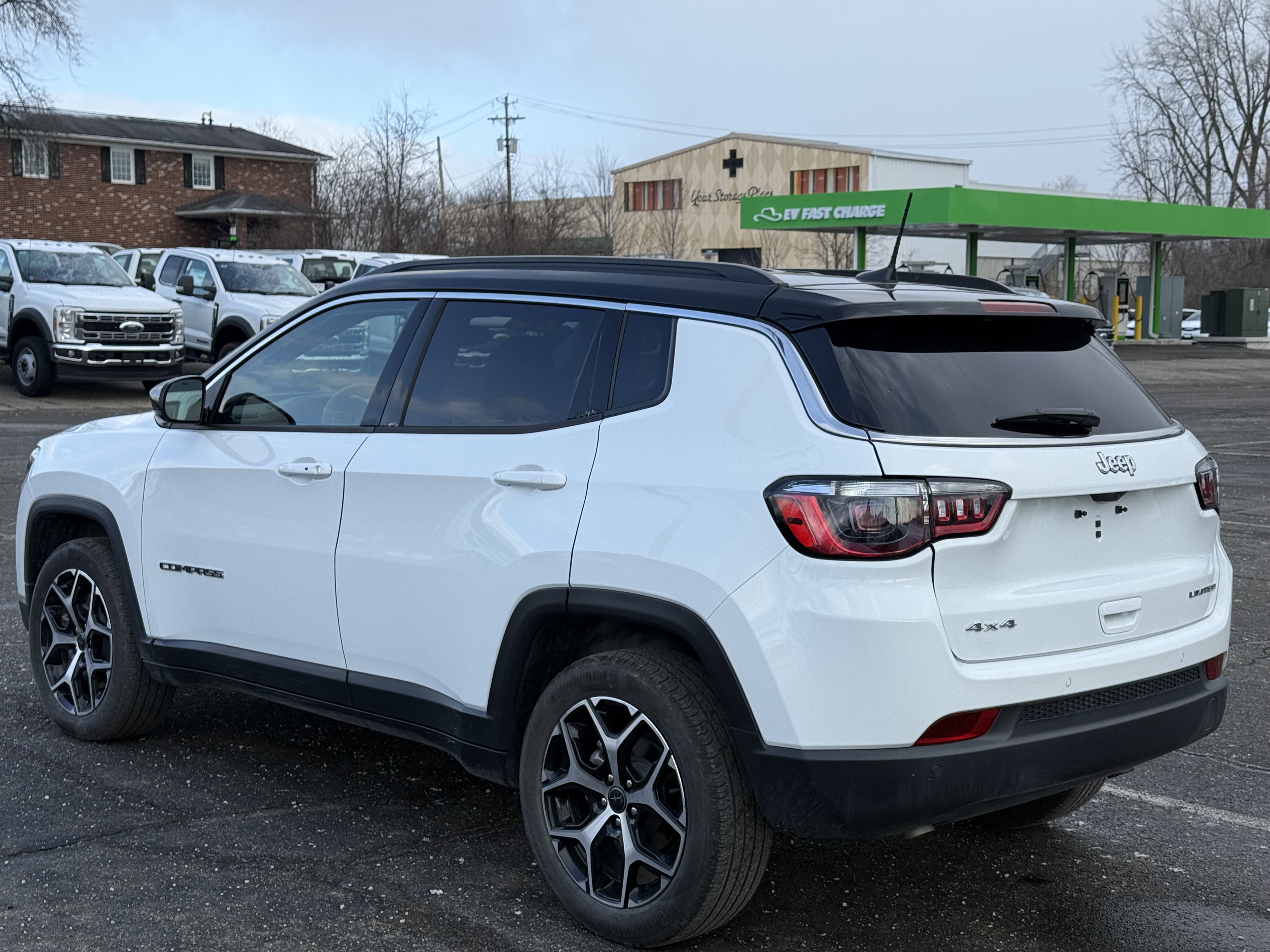 Used 2025 Jeep Compass Limited image 4