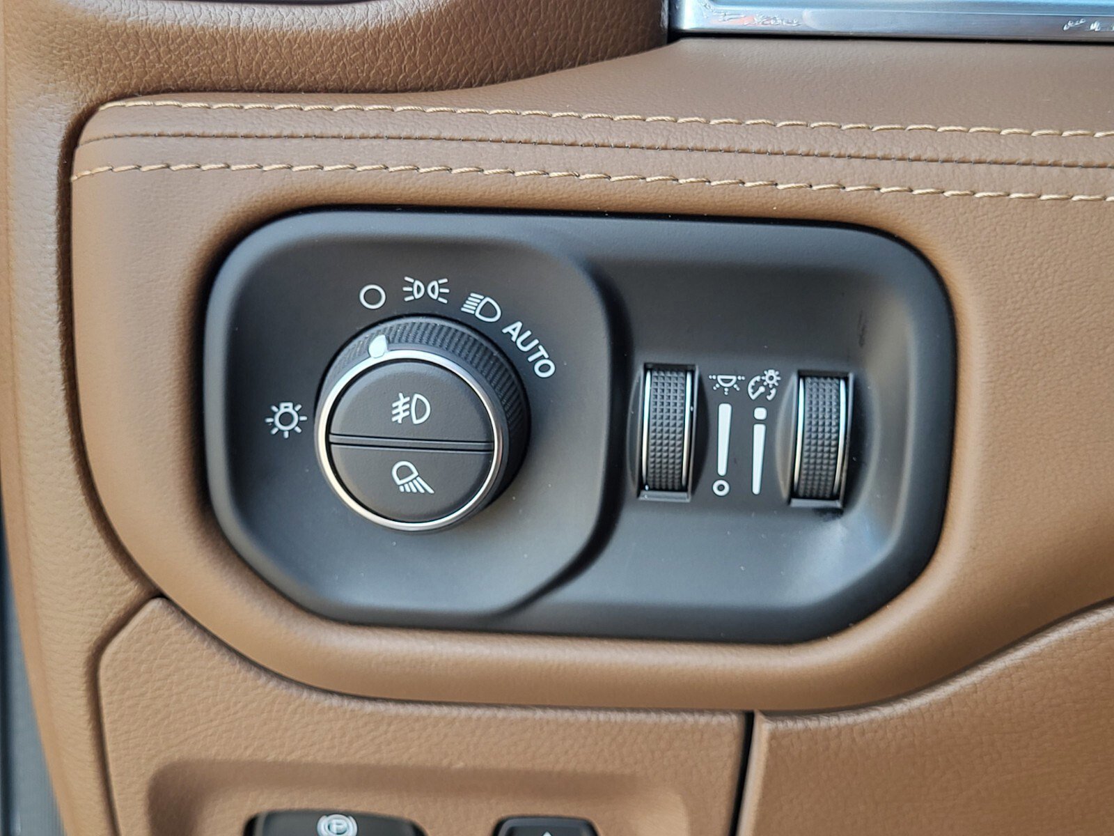 Used 2024 RAM 1500 Limited image 23