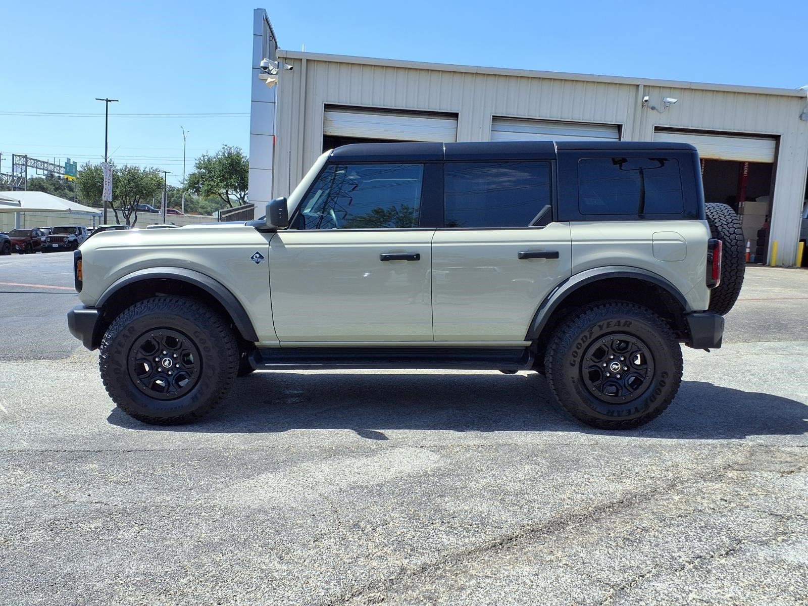 Certified 2026 Ford Bronco Outer Banks AWD/4WD image 9