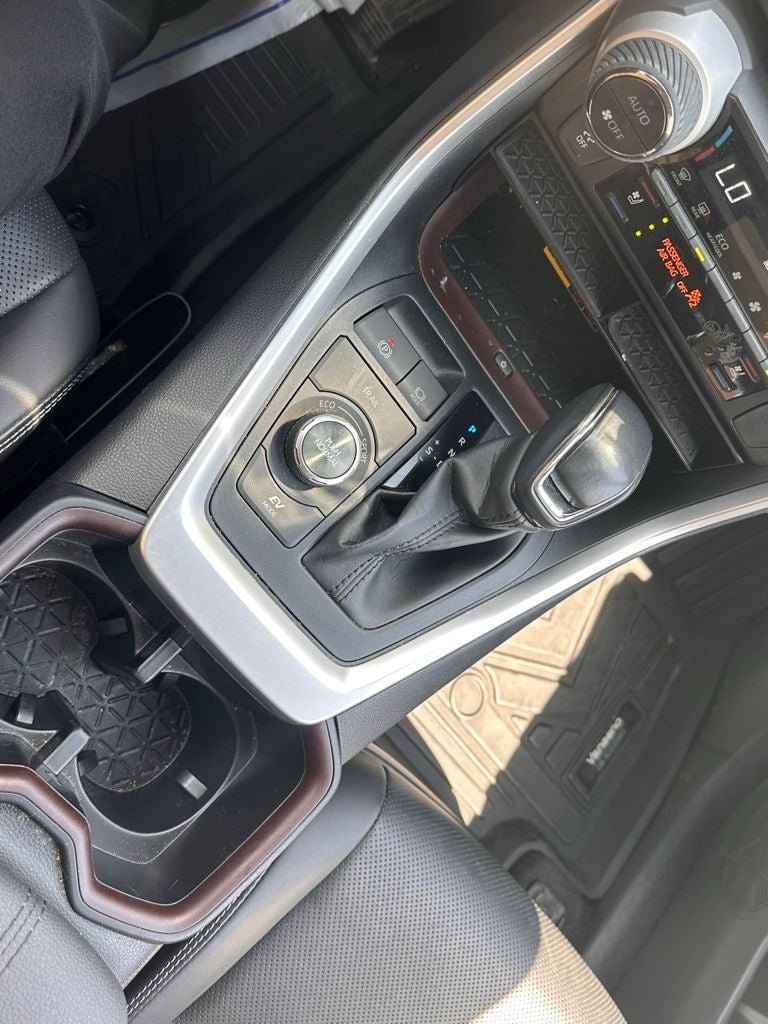 Used 2022 Toyota RAV4 Limited AWD/4WD image 26