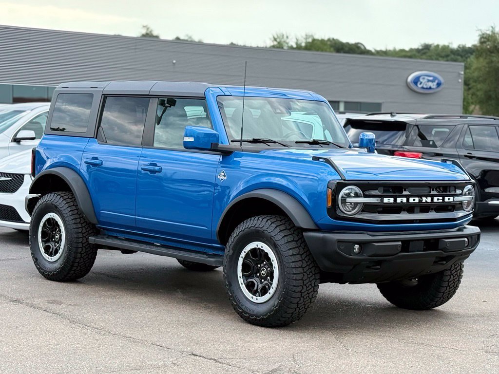 Certified 2023 Ford Bronco Outer Banks w/ Sasquatch Package AWD/4WD image 32