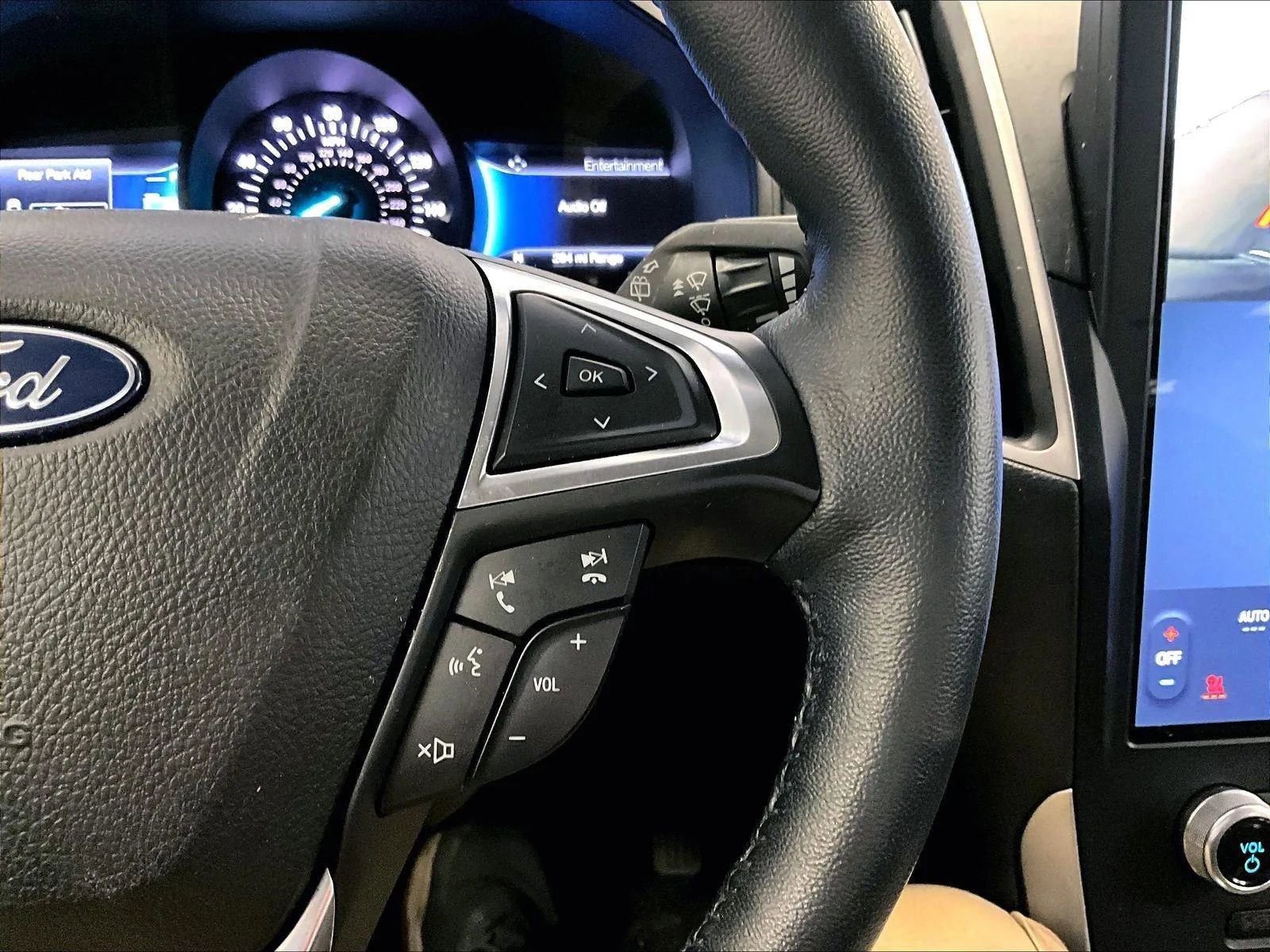 Certified 2023 Ford Edge SEL w/ Convenience Package image 18