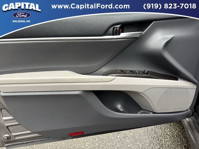 Used 2023 Toyota Camry SE image 19
