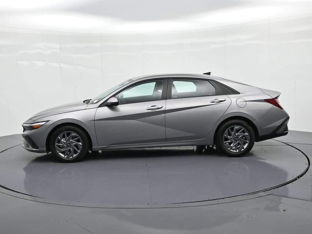Used 2024 Hyundai Elantra SEL FWD image 9