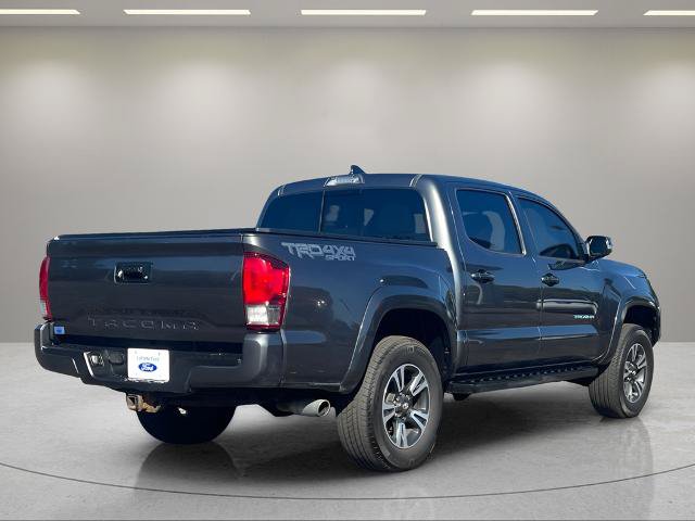 Used 2017 Toyota Tacoma TRD Sport w/ Tow Package (A/T) AWD/4WD image 7