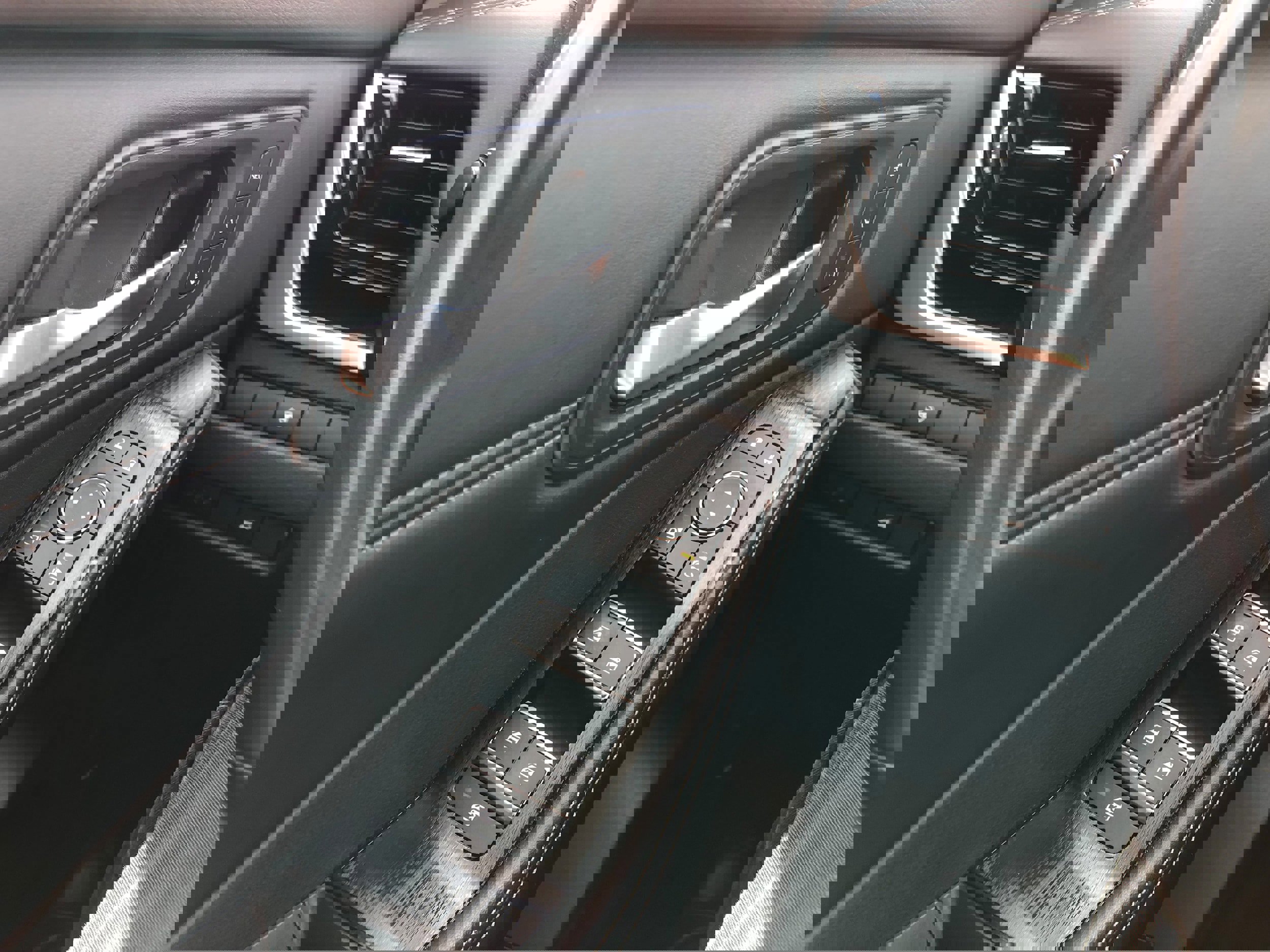 Used 2022 Nissan Rogue SL w/ SL Premium Package image 18