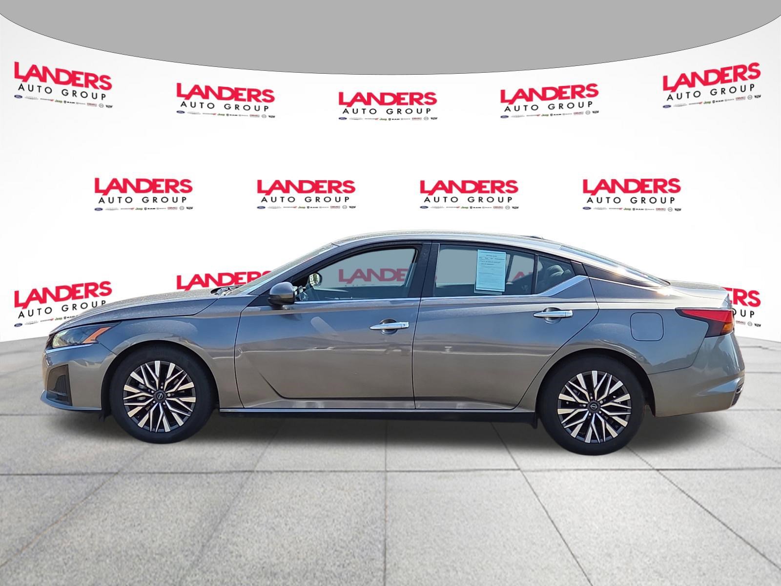 Used 2023 Nissan Altima 2.5 SV FWD image 6