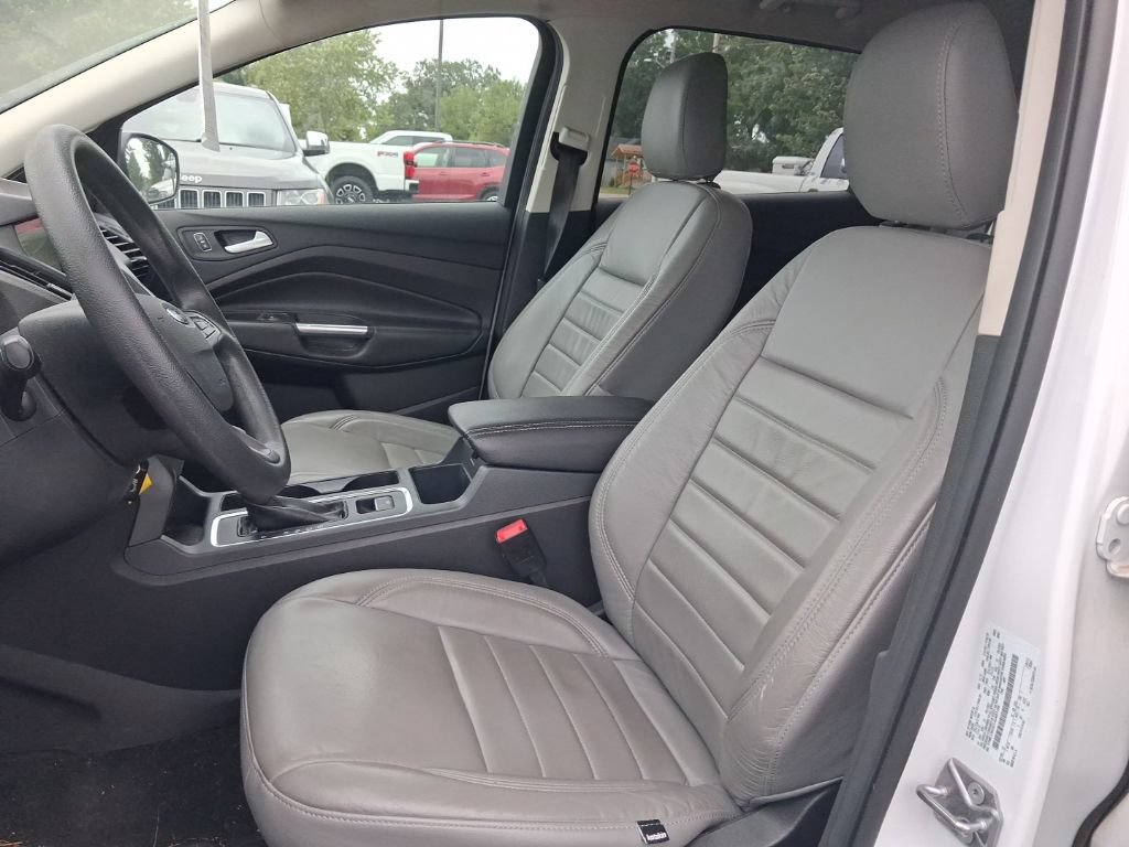 Certified 2018 Ford Escape SE w/ SE Sync 3 Package AWD/4WD image 3