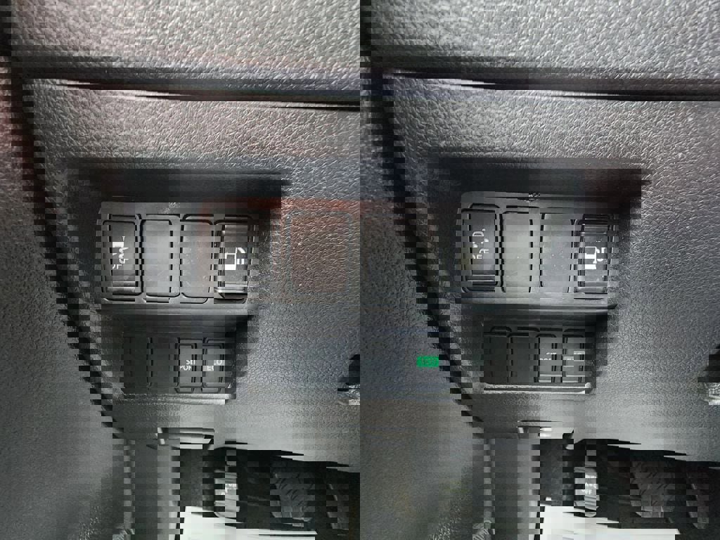 Used 2018 Nissan Rogue S image 20