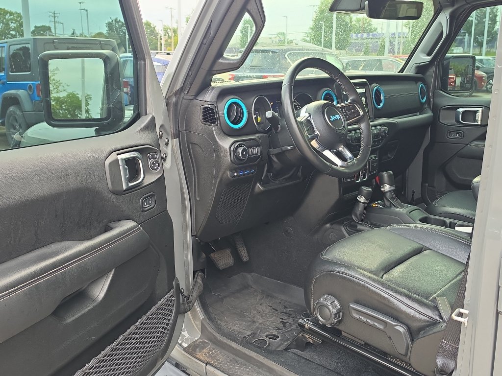 Used 2022 Jeep Wrangler Unlimited Sahara w/ Cold Weather Group AWD/4WD image 10