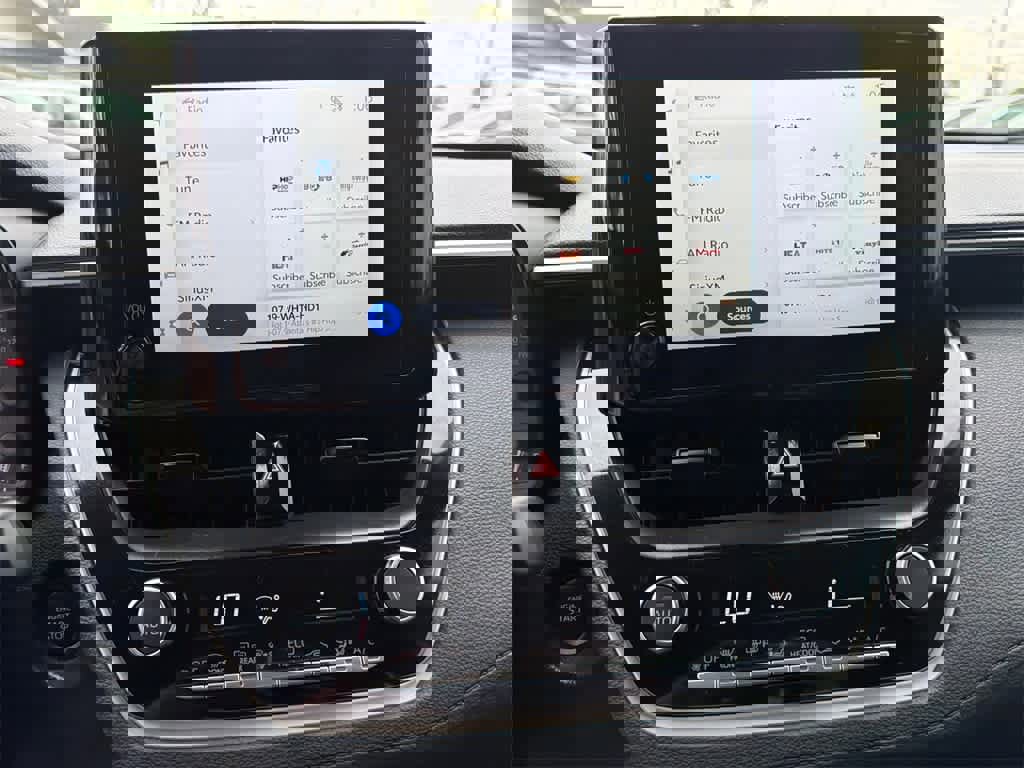 Used 2024 Toyota Corolla Cross LE image 25