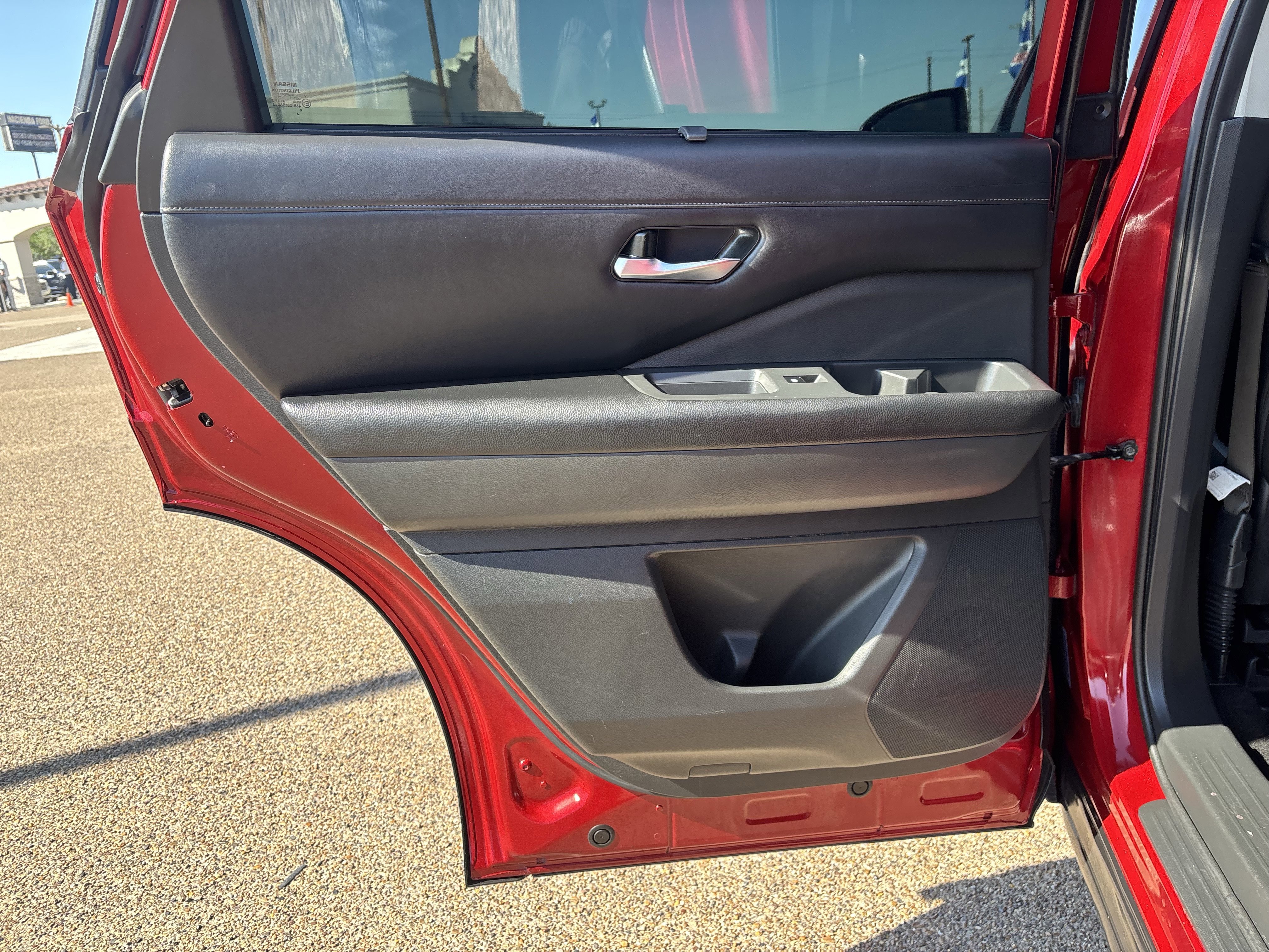 Used 2023 Nissan Pathfinder SL image 14