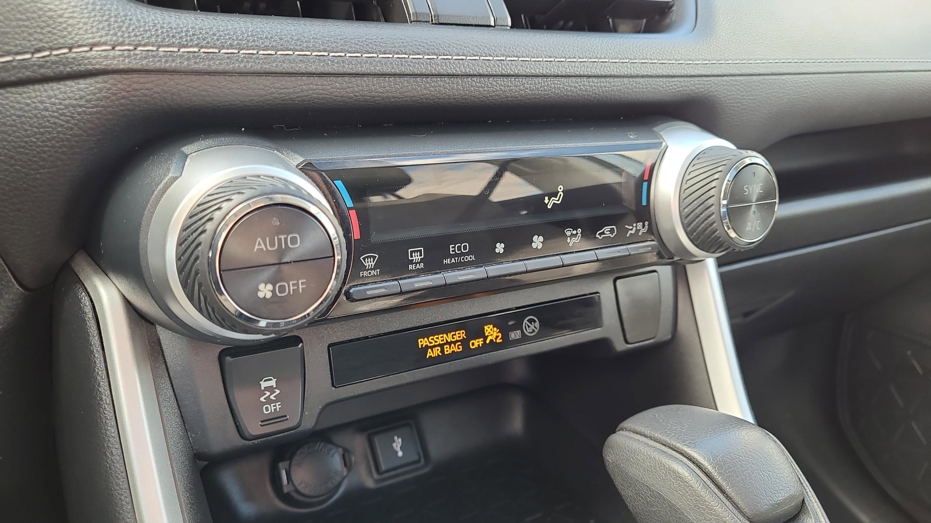 Used 2021 Toyota RAV4 XLE w/ Convenience Package AWD/4WD image 22