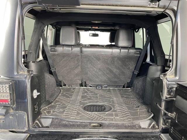 Used 2017 Jeep Wrangler Unlimited Sahara w/ Connectivity Group AWD/4WD image 12