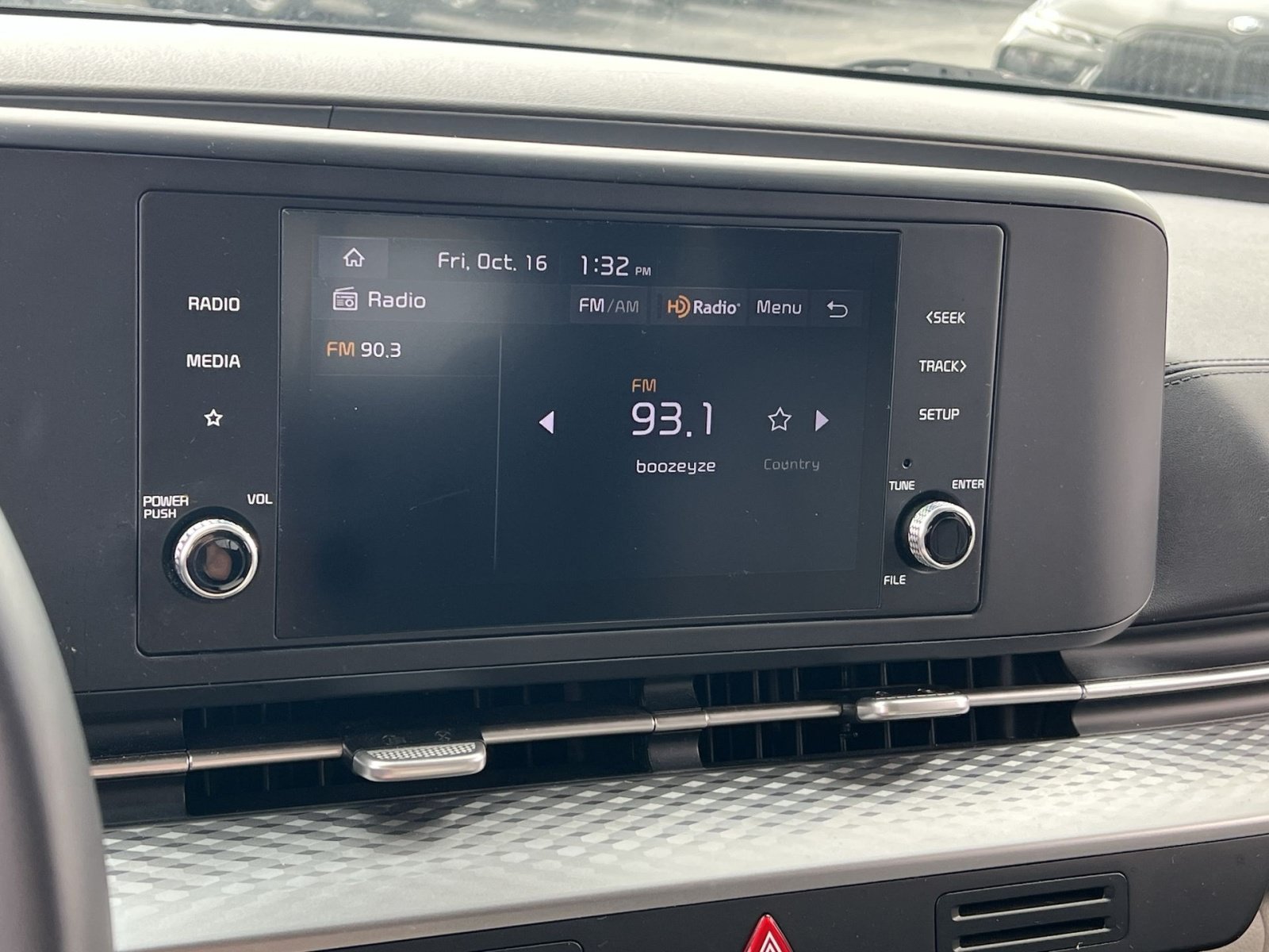Used 2024 Kia Carnival LX FWD image 18