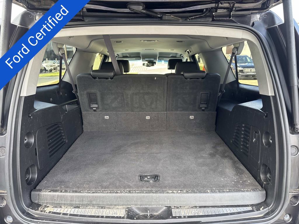 Used 2017 Chevrolet Suburban LT image 10