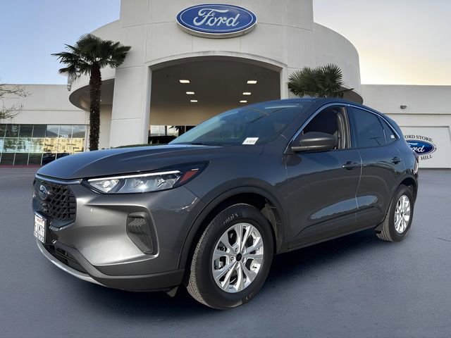 Certified 2023 Ford Escape Active w/ Tech Pack #1 AWD/4WD image 2