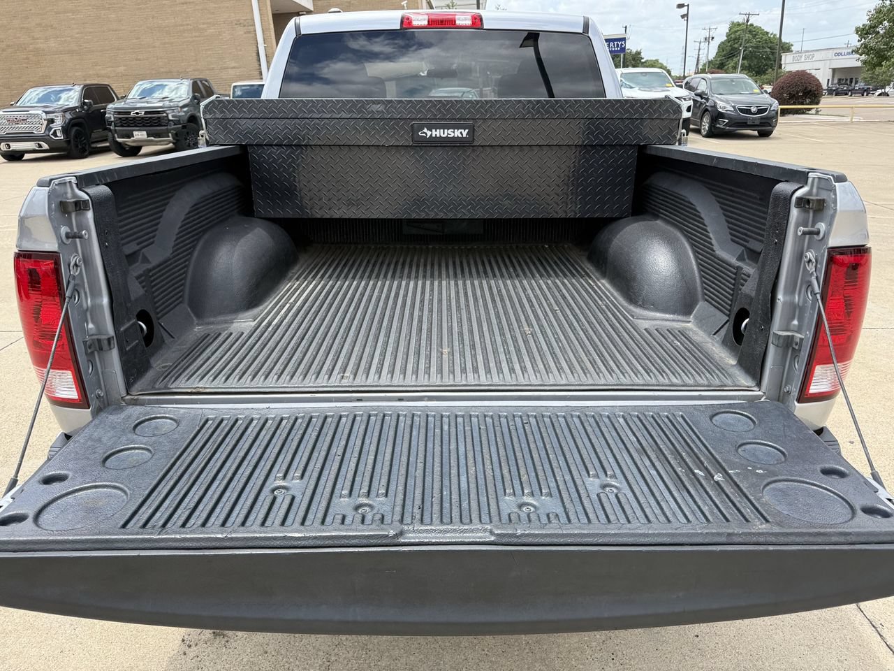Used 2021 RAM 1500 Classic SLT AWD/4WD image 28