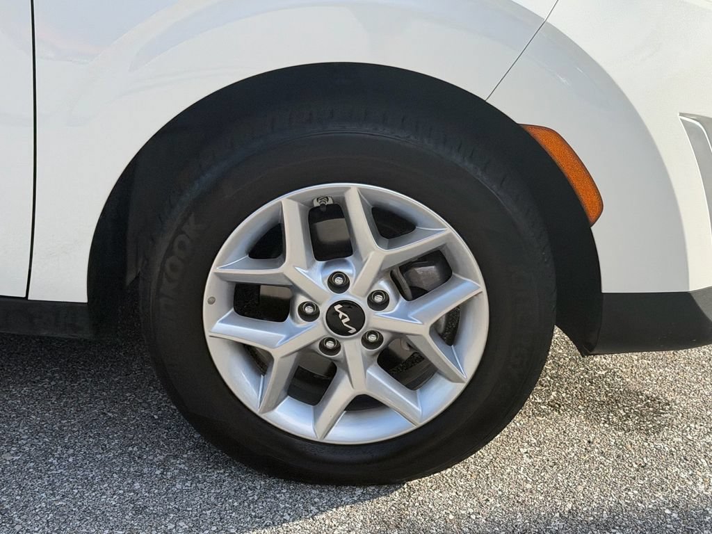 Used 2025 Kia Soul LX w/ LX Technology Package FWD image 9